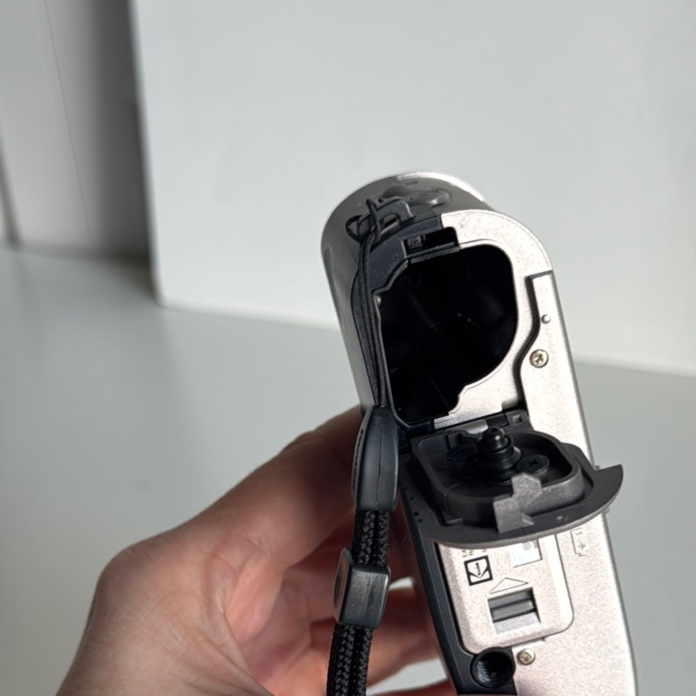 Kodak Silver Film Photography Camera with Compact Design and Integrated Flash - Picture 7 of 8